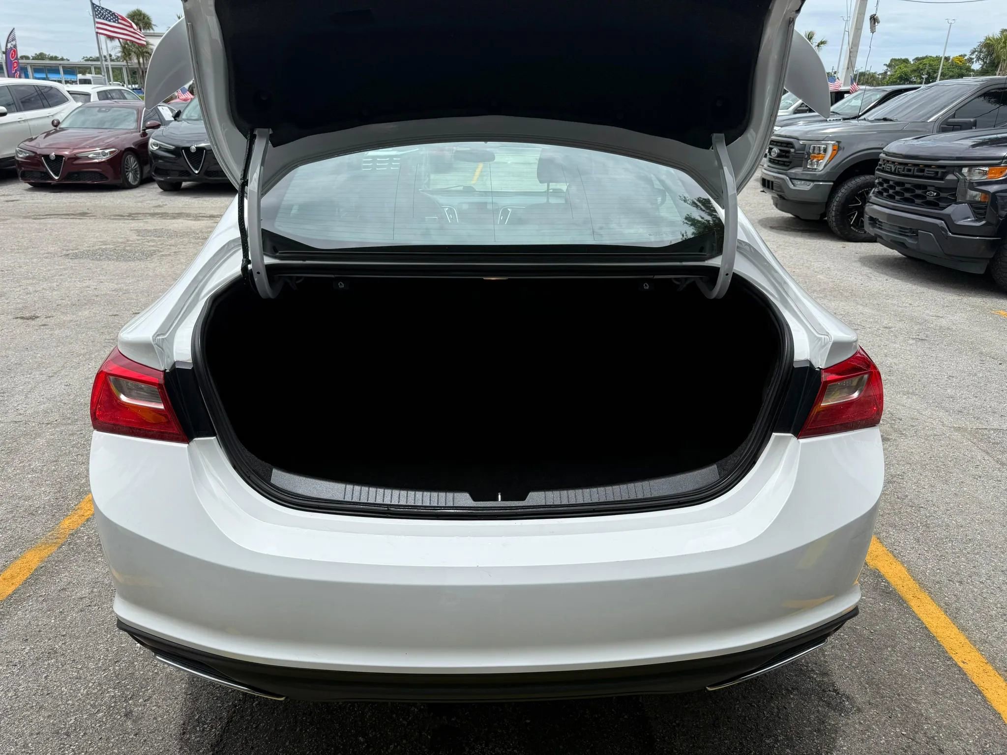 Used 2020 Chevrolet Malibu RS FWD image 7
