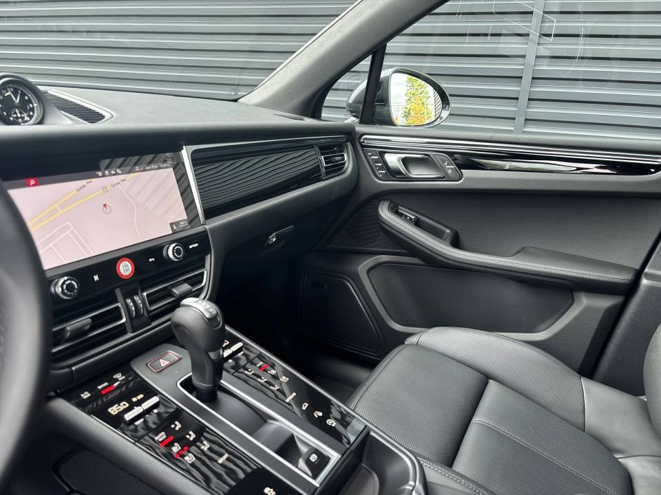 New 2026 Porsche Macan AWD/4WD image 11