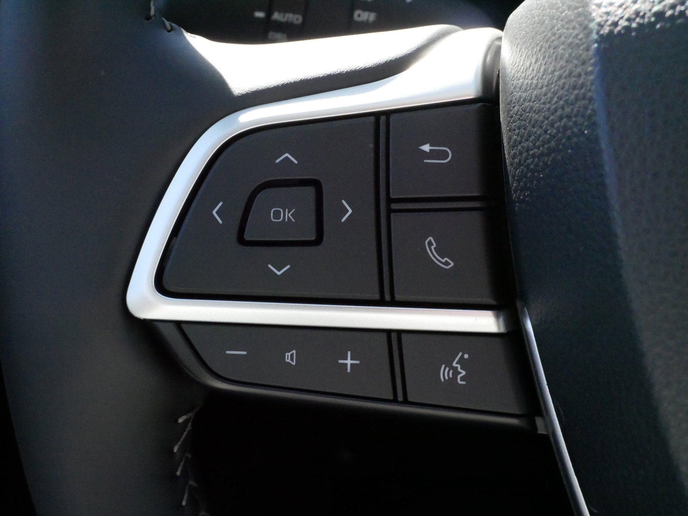 Certified 2025 Toyota Highlander Limited image 26