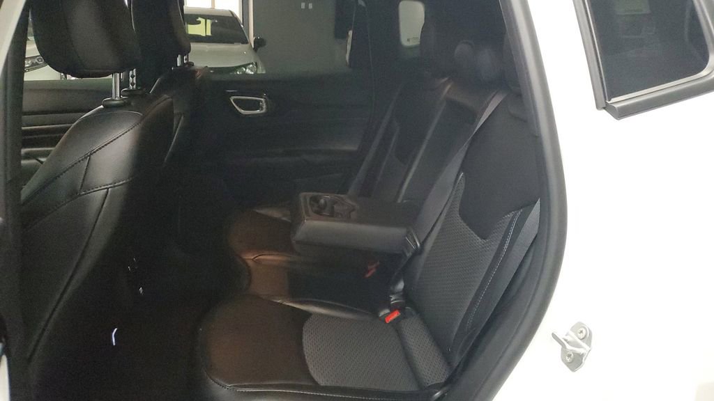 Used 2026 Jeep Compass Latitude image 13