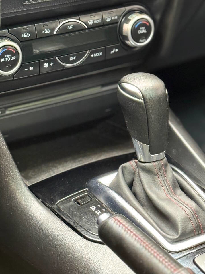 Used 2015 MAZDA MAZDA3 i Touring w/ Technology Package image 18