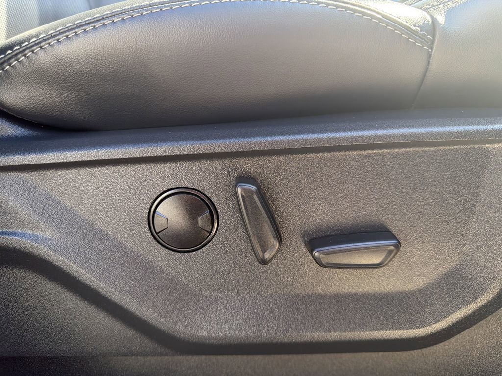 Used 2025 Ford Expedition Platinum image 25