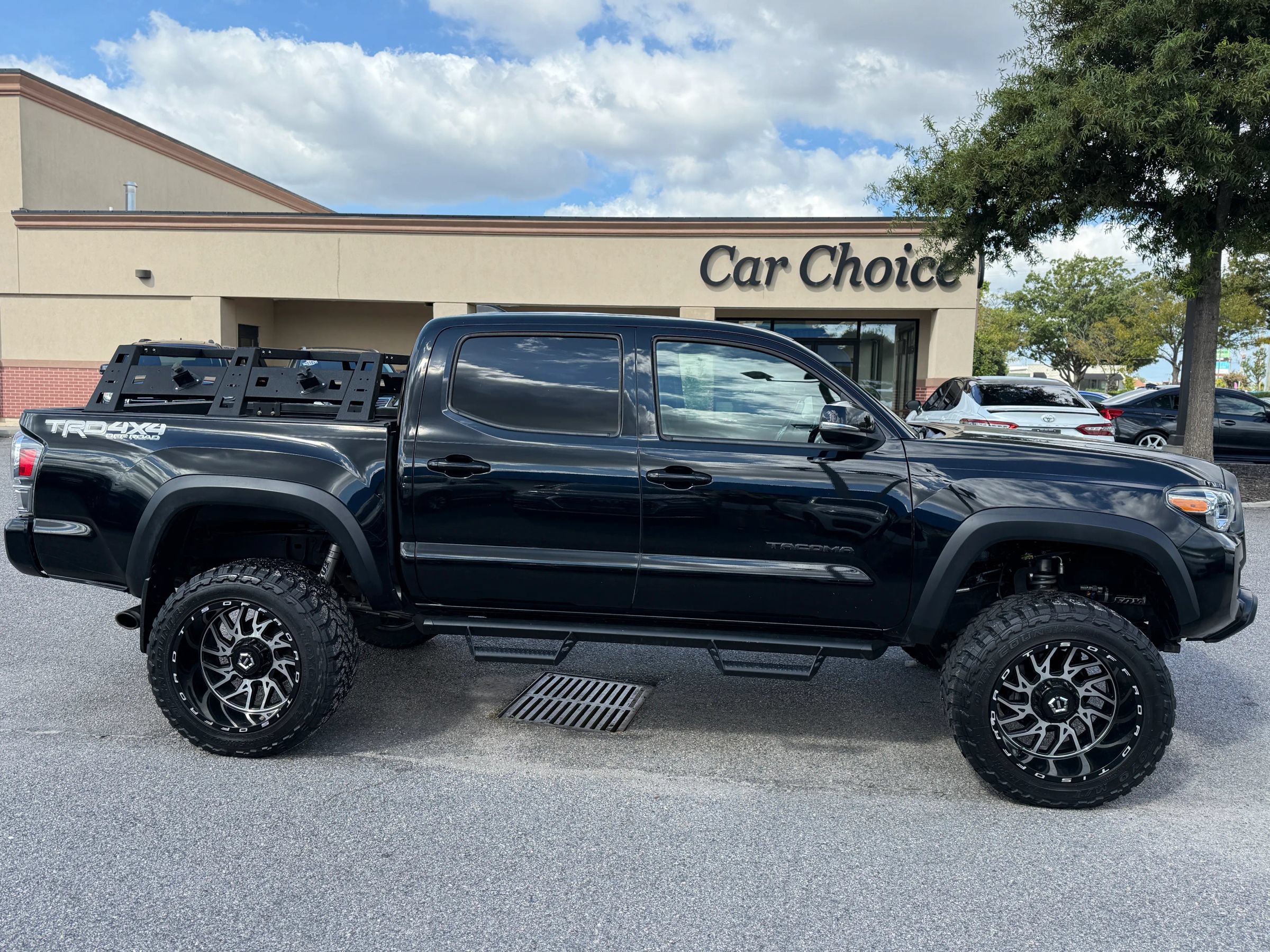 Used 2020 Toyota Tacoma TRD Off-Road w/ Technology Package AWD/4WD image 6