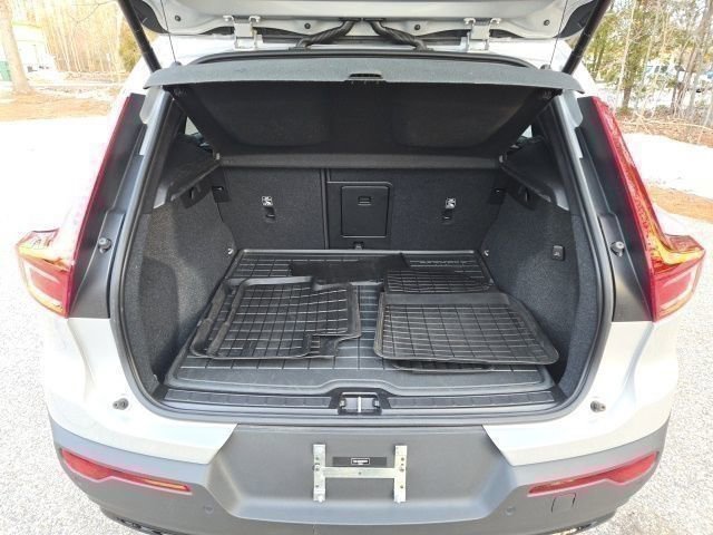 Used 2023 Volvo XC40 B5 Plus w/ Driver Assist Package image 14