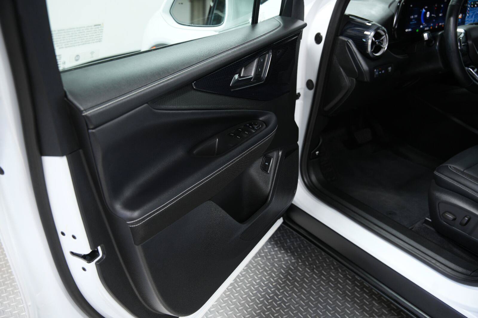 Certified 2024 Chevrolet Blazer EV LT AWD/4WD image 35