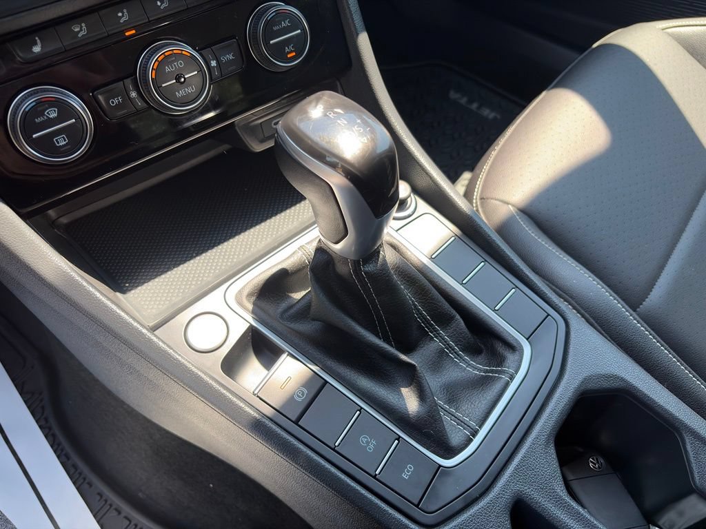 Used 2024 Volkswagen Jetta SE FWD image 14