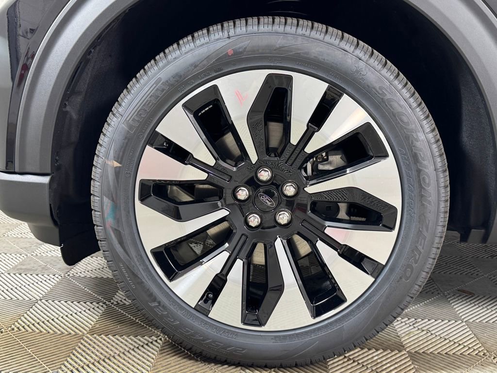 New 2026 Ford Explorer Platinum w/ LUX Leather Package image 18