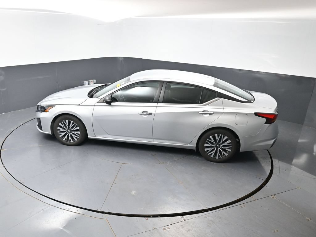 Used 2024 Nissan Altima 2.5 SV FWD image 44