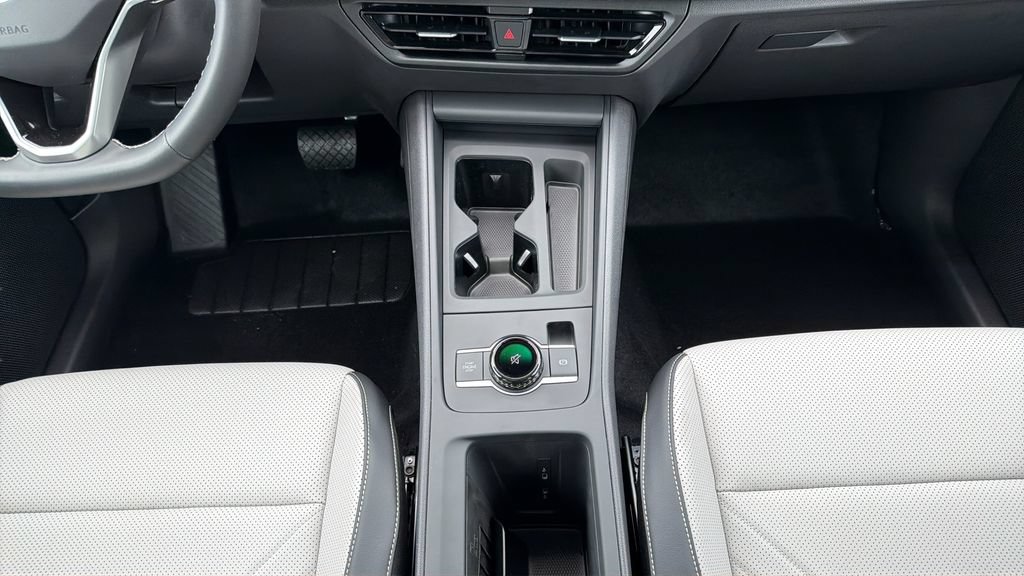 New 2026 Volkswagen Tiguan SE FWD image 18
