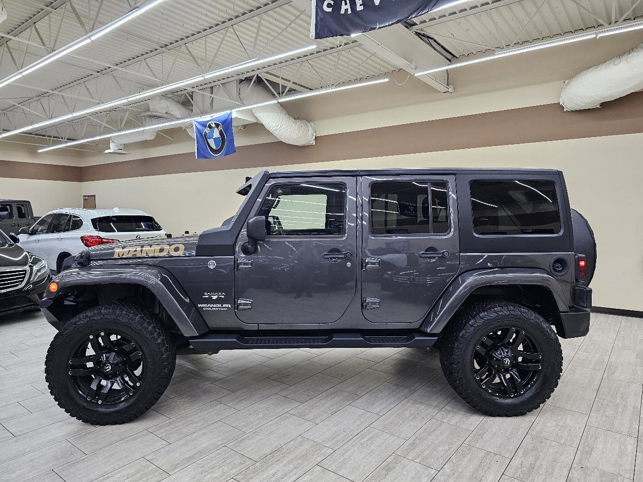 Used 2017 Jeep Wrangler Unlimited Sahara w/ Connectivity Group AWD/4WD image 9