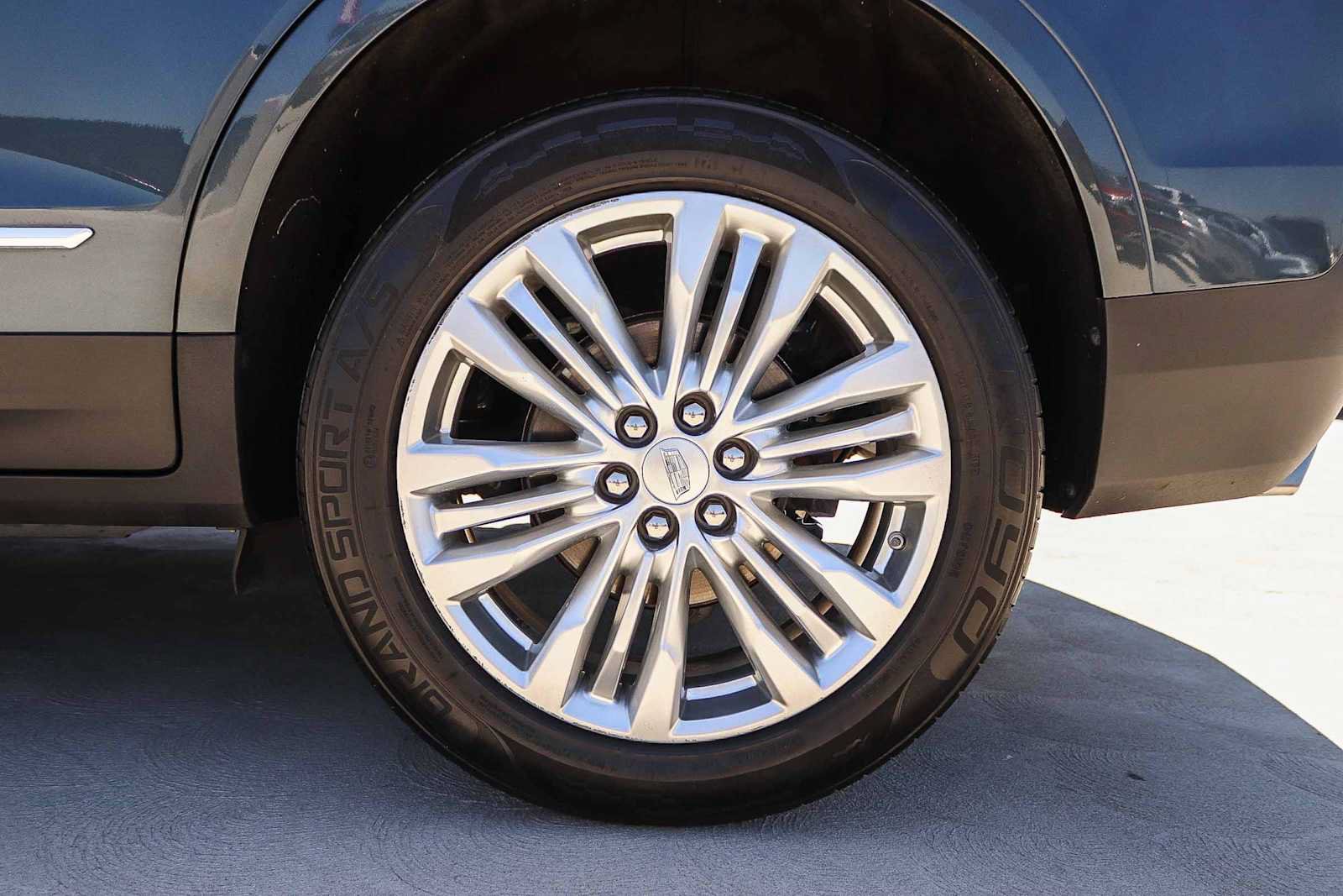 Used 2019 Cadillac XT5 Premium Luxury FWD image 10