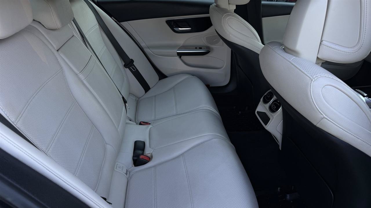 Used 2022 Mercedes-Benz C 300 4MATIC Sedan image 36