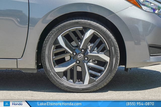 Used 2024 Nissan Versa SR FWD image 9