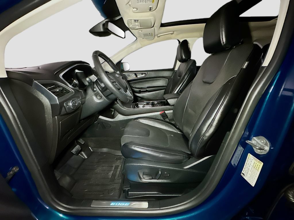 Used 2020 Ford Edge Titanium w/ Equipment Group 301A AWD/4WD image 19