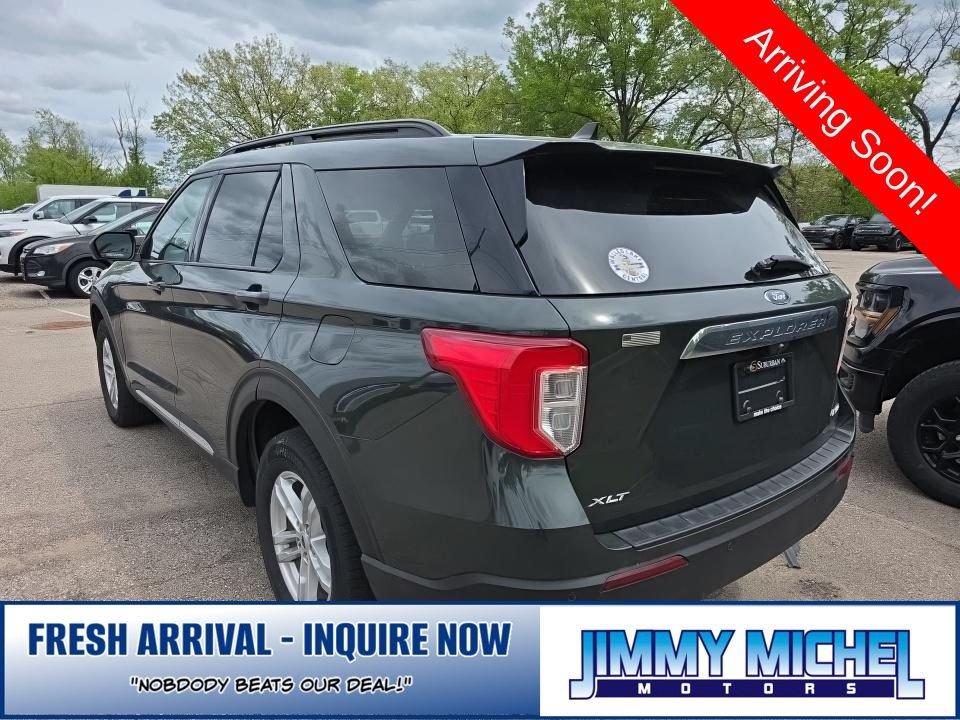Used 2023 Ford Explorer XLT AWD/4WD image 3