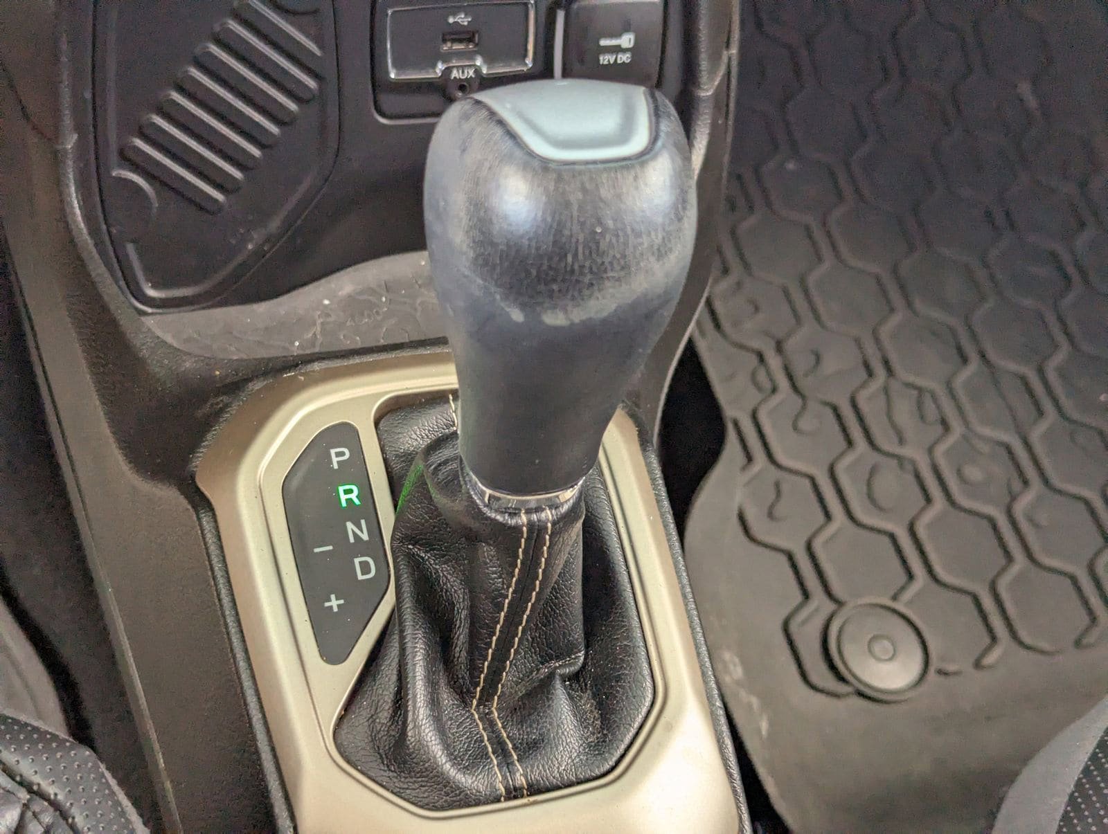 Used 2015 Jeep Renegade Limited FWD image 26