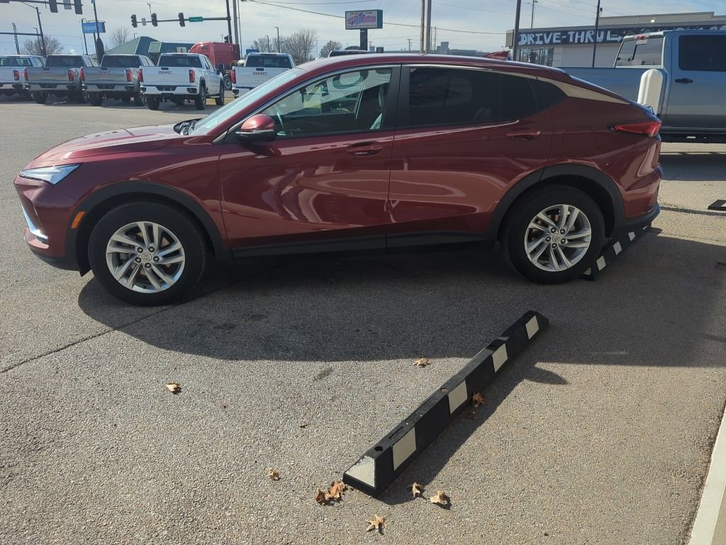 Used 2024 Buick Envista Preferred w/ Convenience I Package image 3