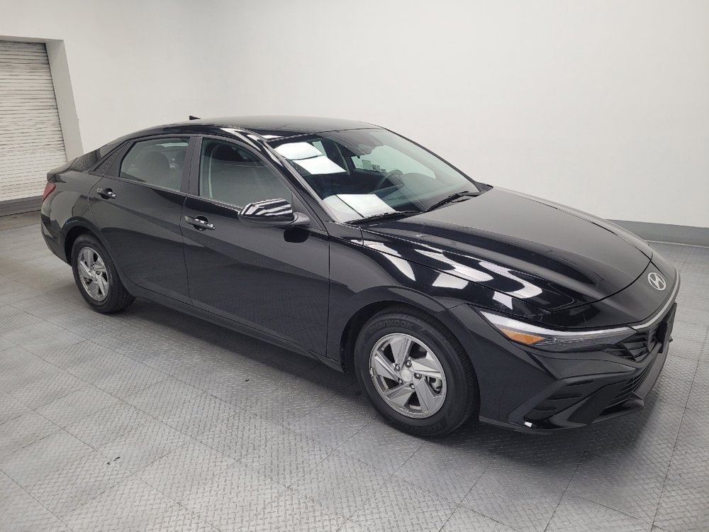 Used 2024 Hyundai Elantra SE FWD image 11