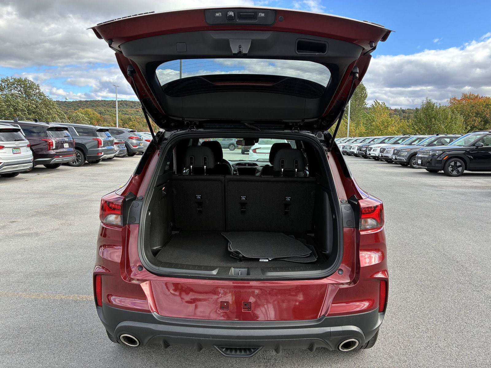 Used 2023 Chevrolet TrailBlazer RS w/ Convenience Package AWD/4WD image 11
