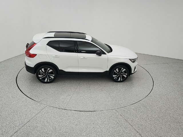 Certified 2025 Volvo XC40 B5 Ultra AWD/4WD image 16