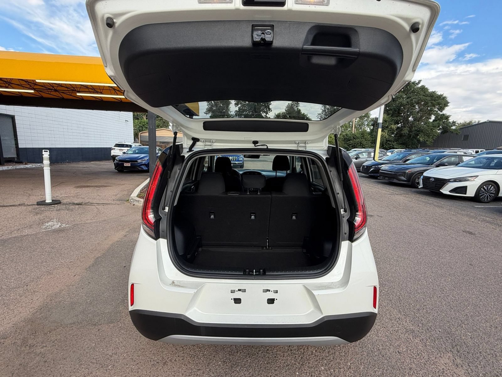 Used 2025 Kia Soul LX w/ LX Technology Package FWD image 28