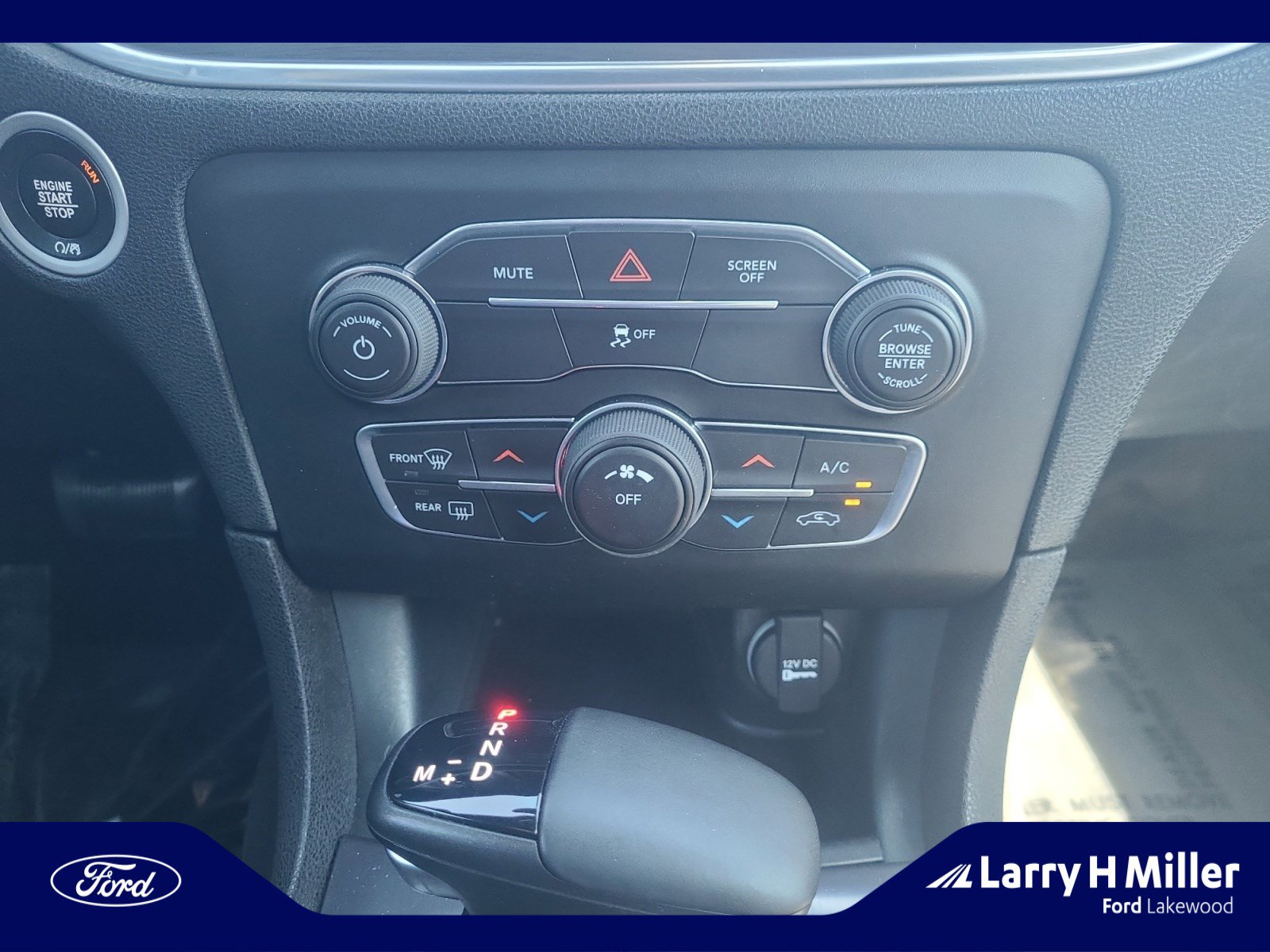 Used 2017 Dodge Charger SE w/ Blacktop Package image 29