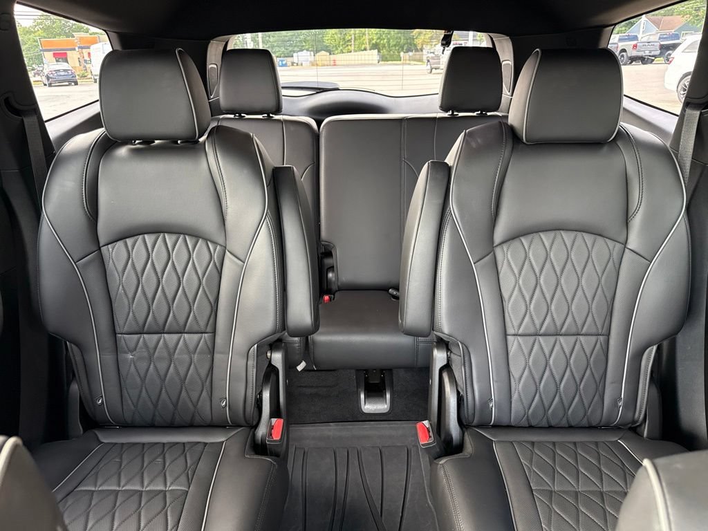 Used 2022 Buick Enclave Avenir w/ Avenir Technology Package AWD/4WD image 40