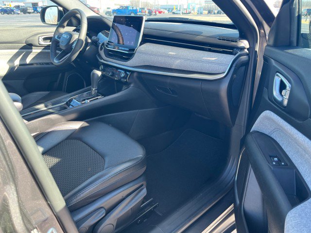 Used 2024 Jeep Compass Latitude image 17