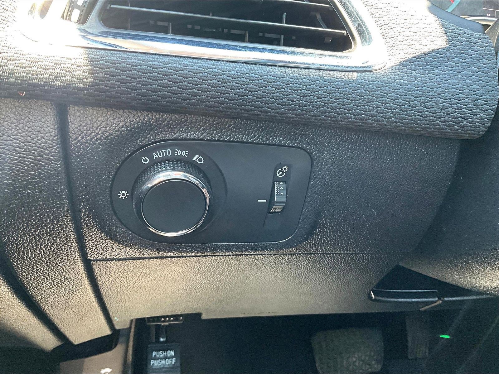 Used 2018 Chevrolet Cruze LS FWD image 32