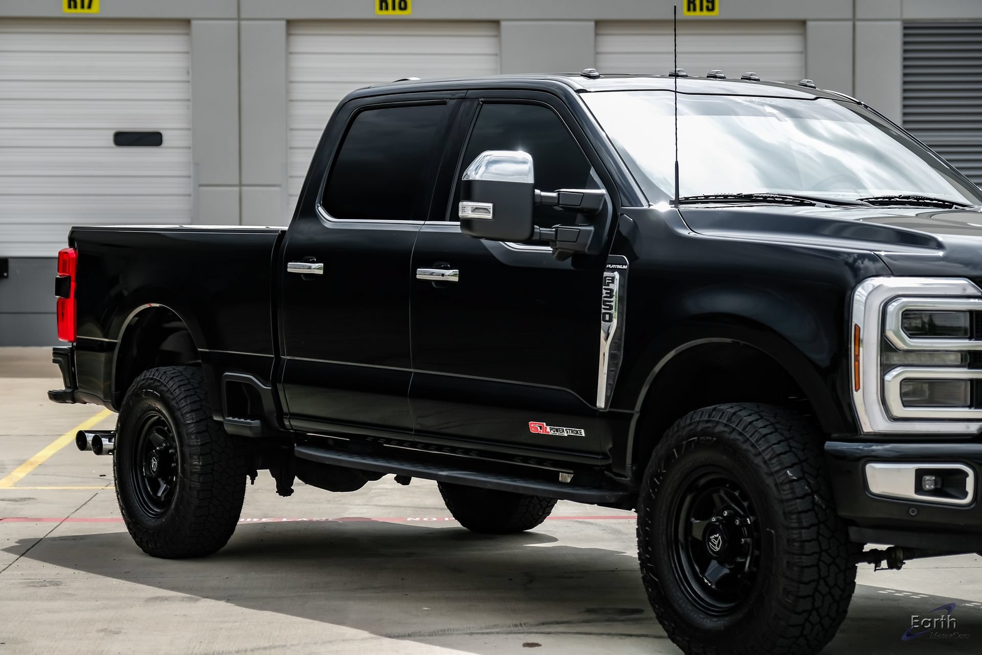 Used 2024 Ford F350 Platinum w/ Tremor Off-Road Package AWD/4WD image 25