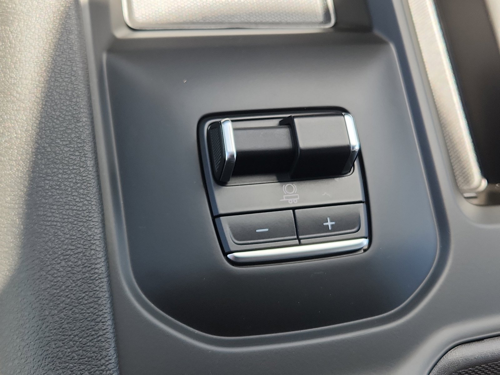 Used 2025 GMC Sierra 2500 AT4 w/ Technology Package AWD/4WD image 15