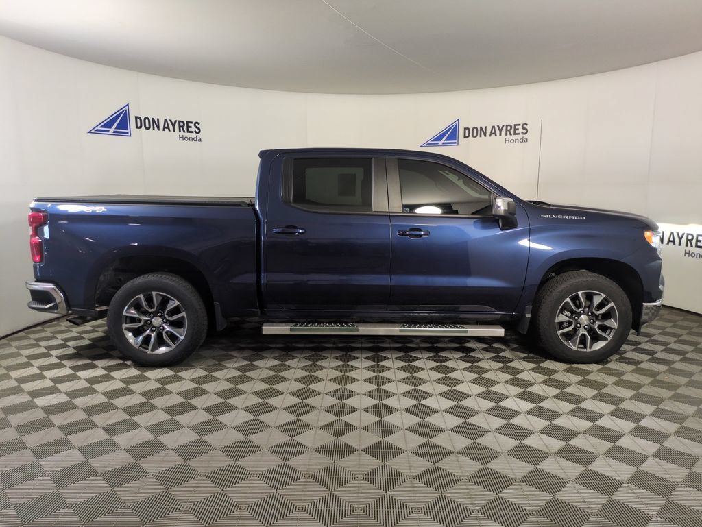 Used 2022 Chevrolet Silverado 1500 LT AWD/4WD image 6