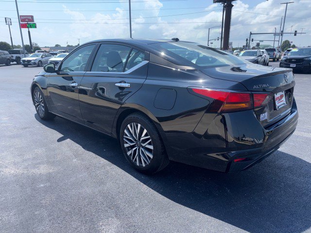 Used 2025 Nissan Altima 2.5 SV FWD image 7
