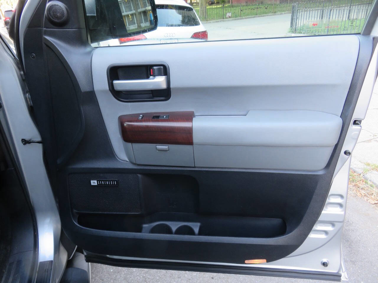 Used 2016 Toyota Sequoia Platinum image 29