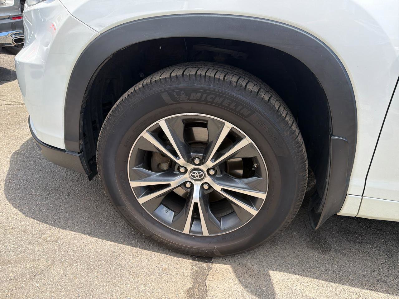 Used 2016 Toyota Highlander XLE AWD/4WD image 15