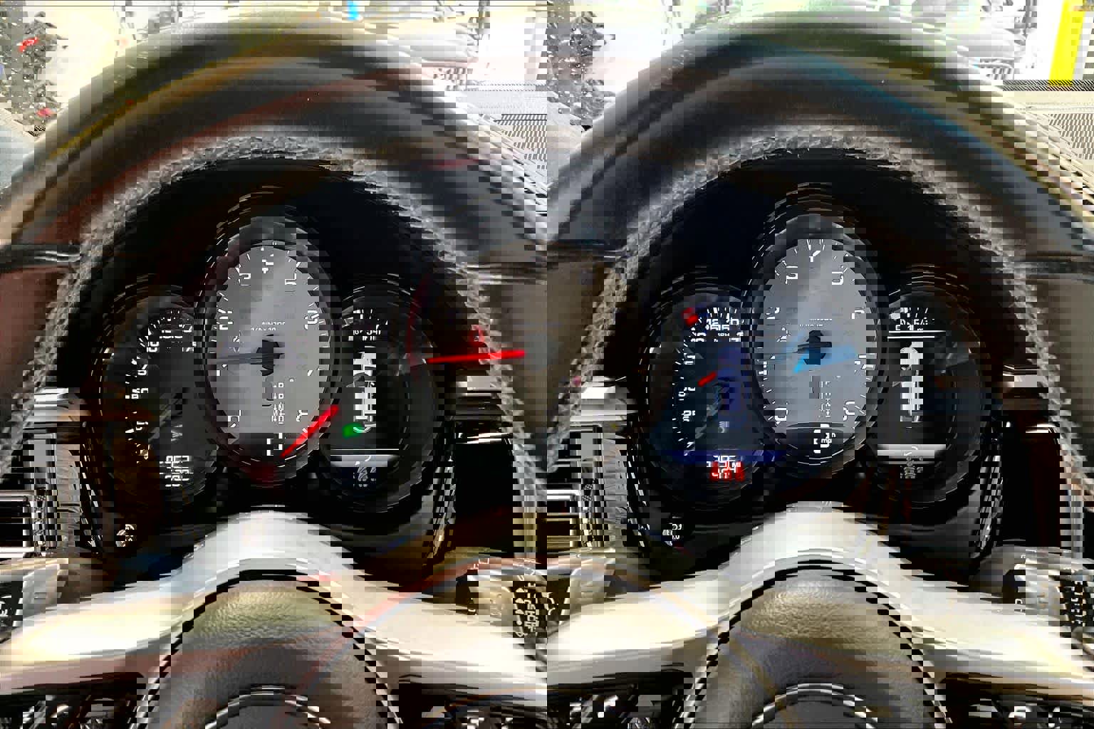 Used 2021 Porsche Macan S image 25