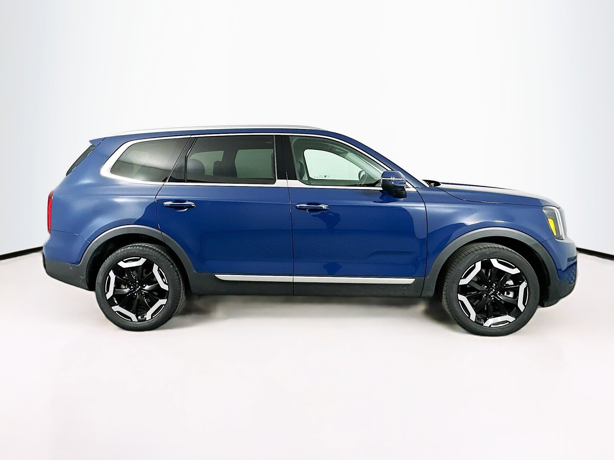 Used 2025 Kia Telluride S image 10