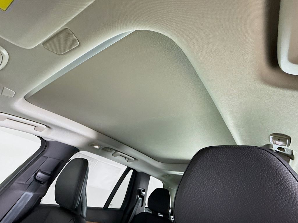 Certified 2025 Volvo XC90 B6 Plus image 22