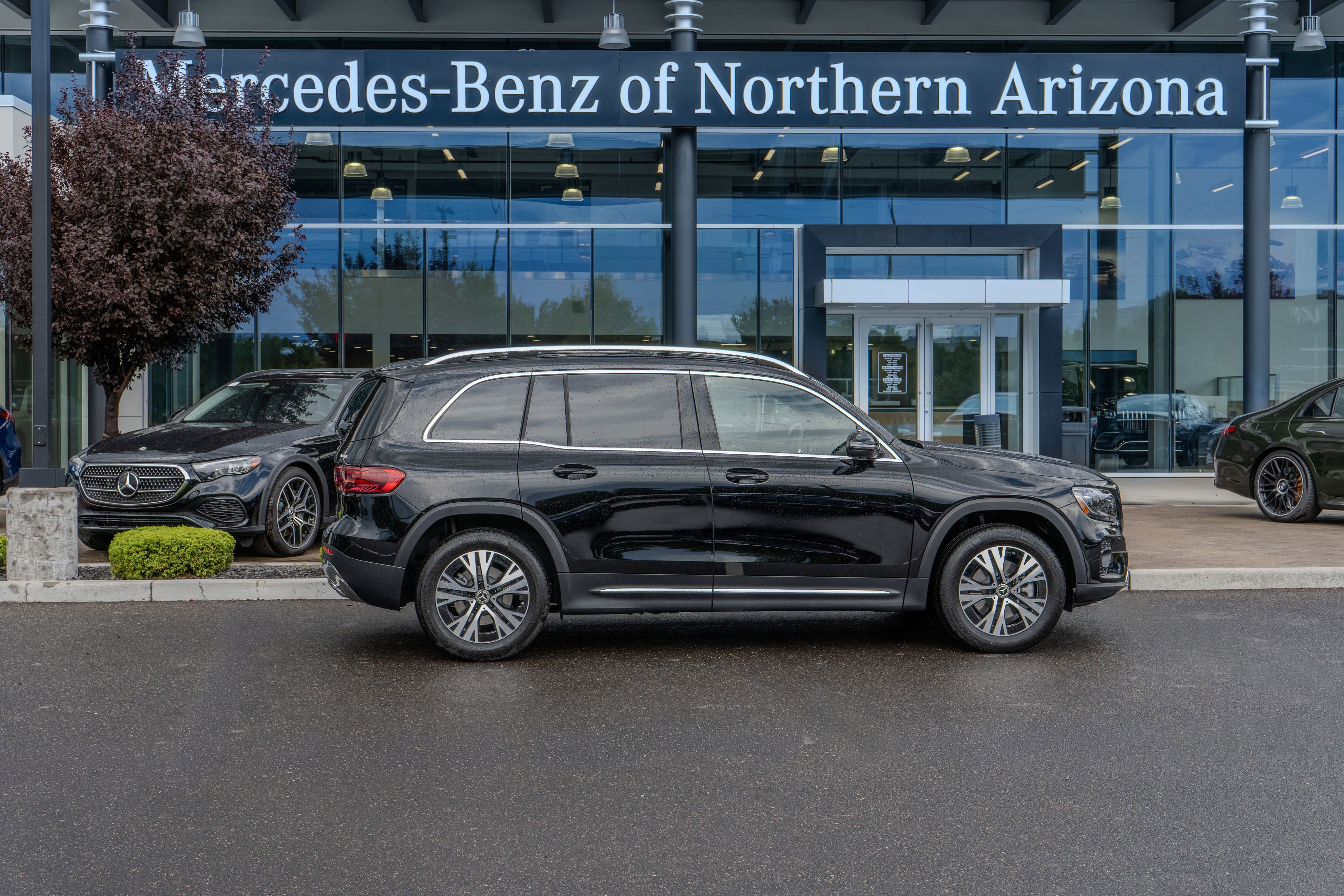 Certified 2026 Mercedes-Benz GLB 250 4MATIC image 1