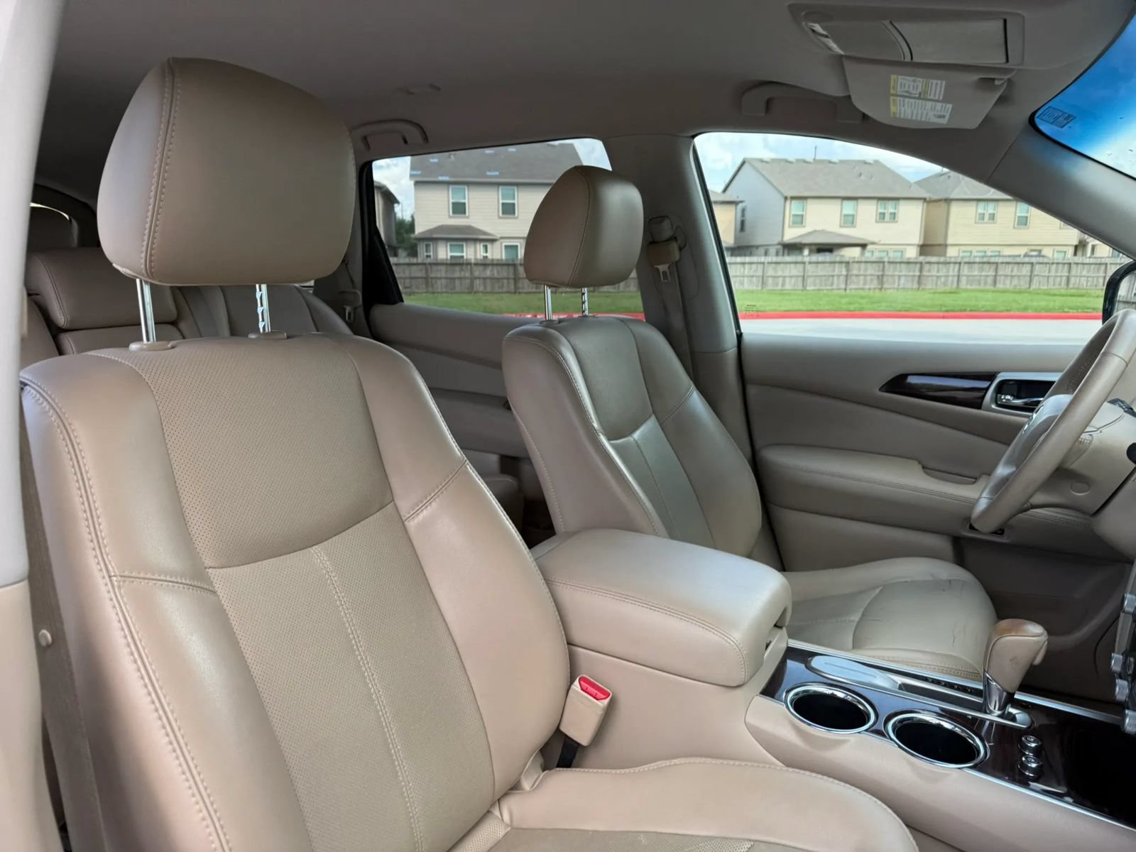 Used 2014 Nissan Pathfinder Platinum FWD image 18