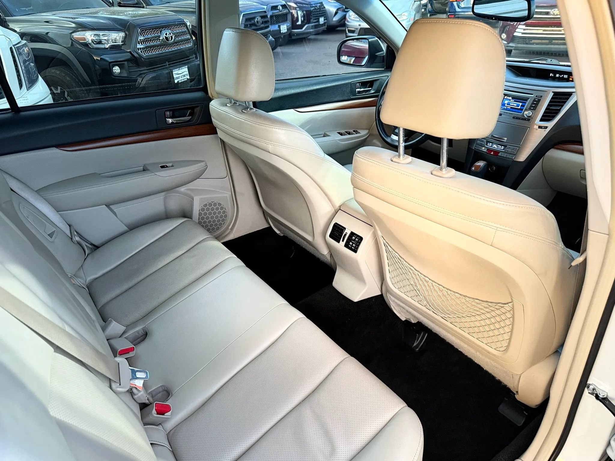 Used 2013 Subaru Outback 3.6R Limited w/ Moonroof Pkg AWD/4WD image 18