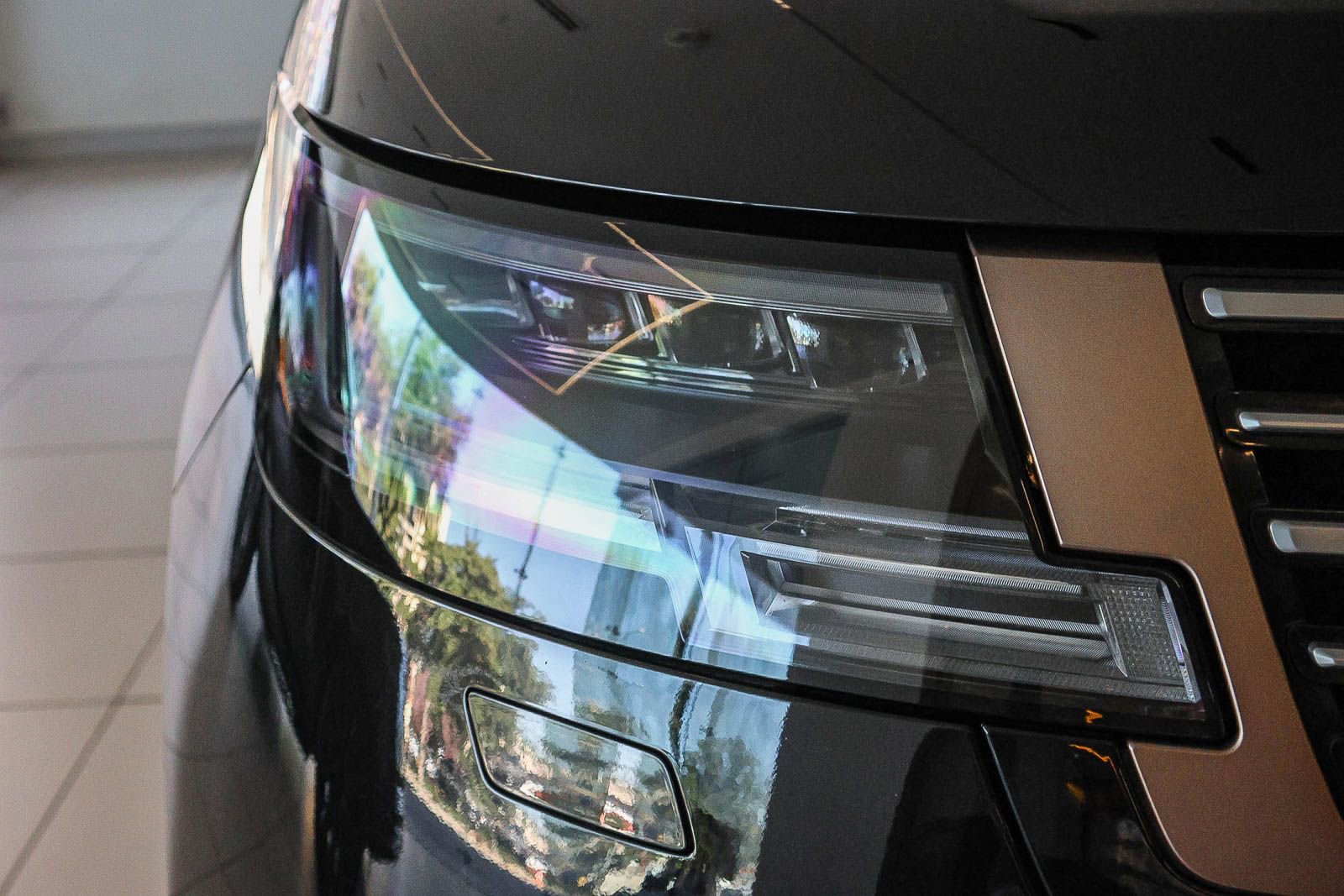 Used 2024 Land Rover Range Rover SV image 13