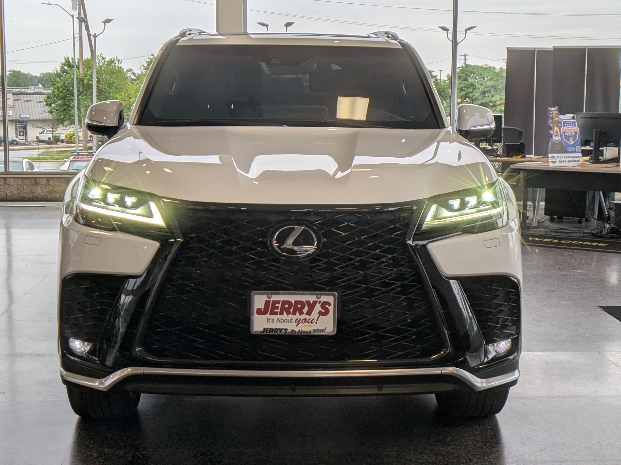 Used 2024 Lexus LX 600 F Sport AWD/4WD image 2