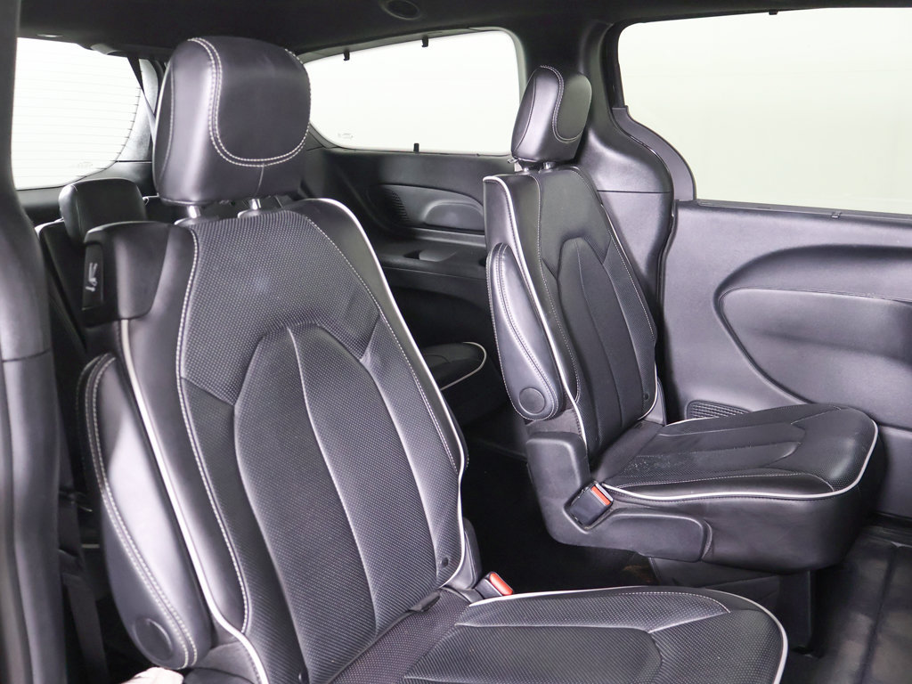 Used 2025 Chrysler Pacifica Limited FWD image 31