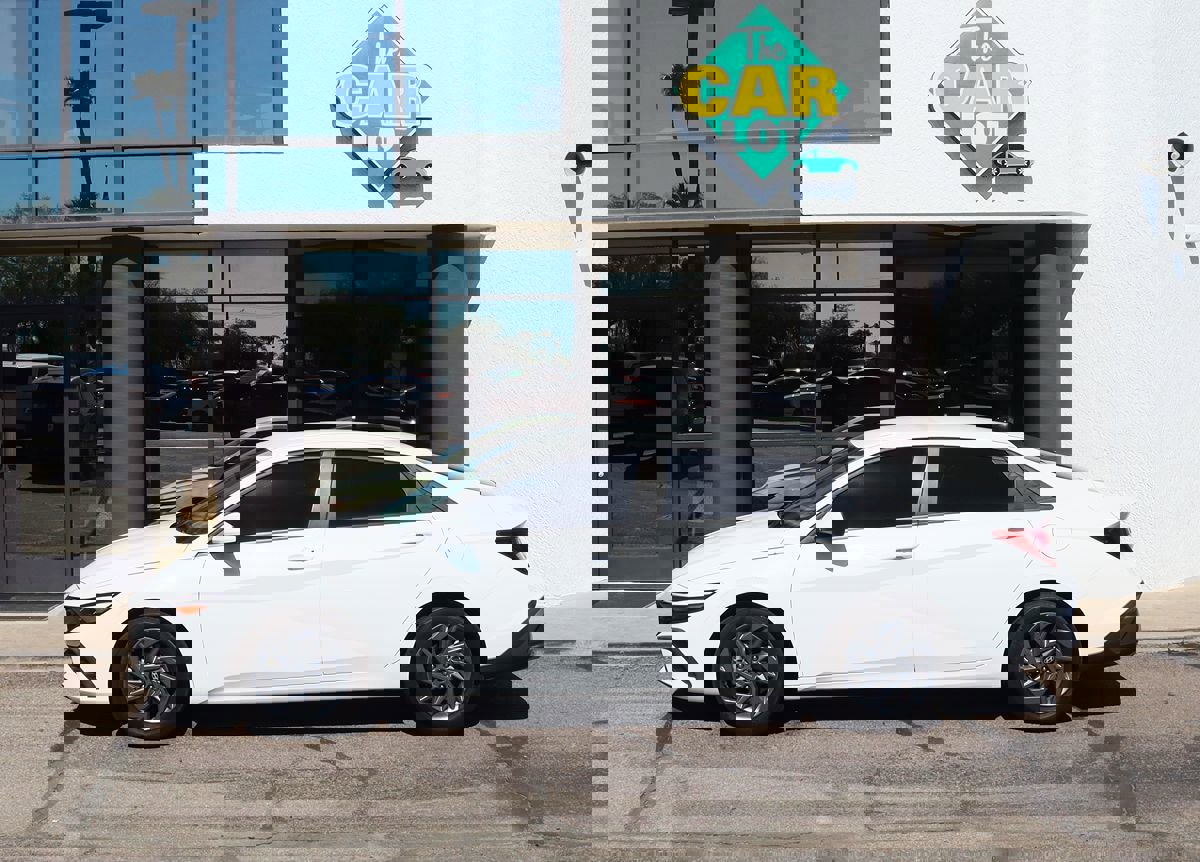 Used 2024 Hyundai Elantra SEL image 8