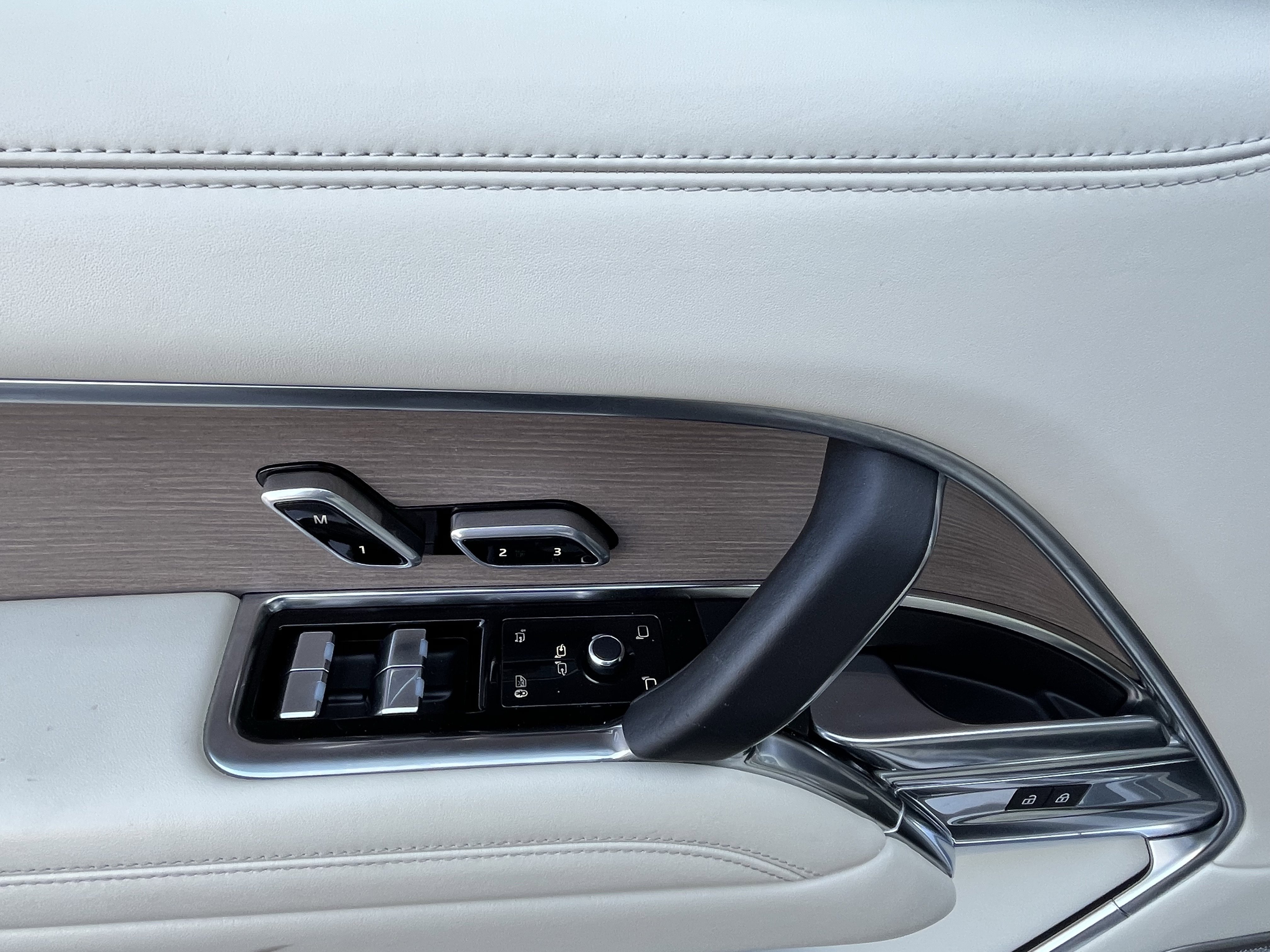 Certified 2023 Land Rover Range Rover First Edition image 15