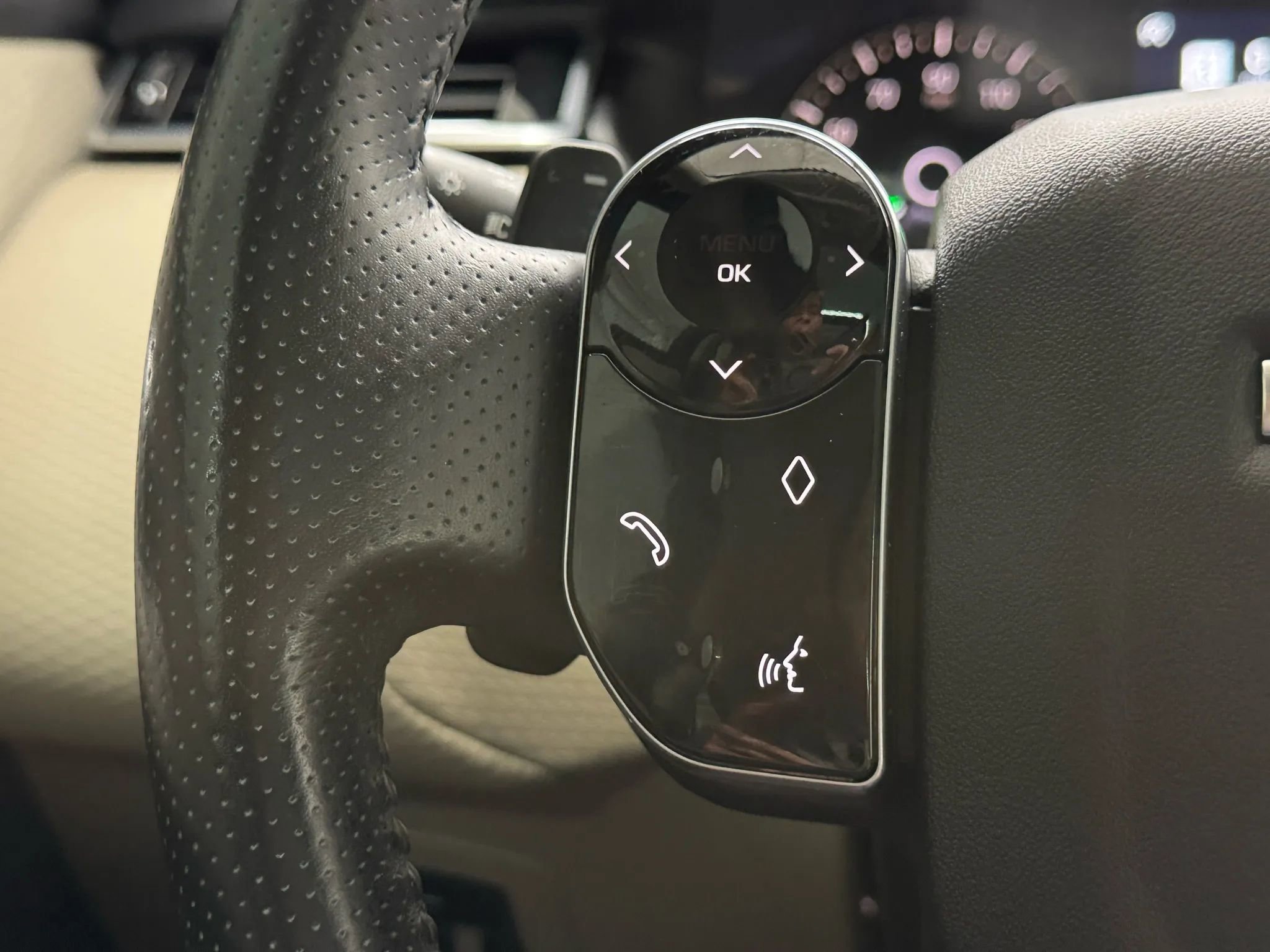 Used 2020 Land Rover Range Rover Velar S image 21