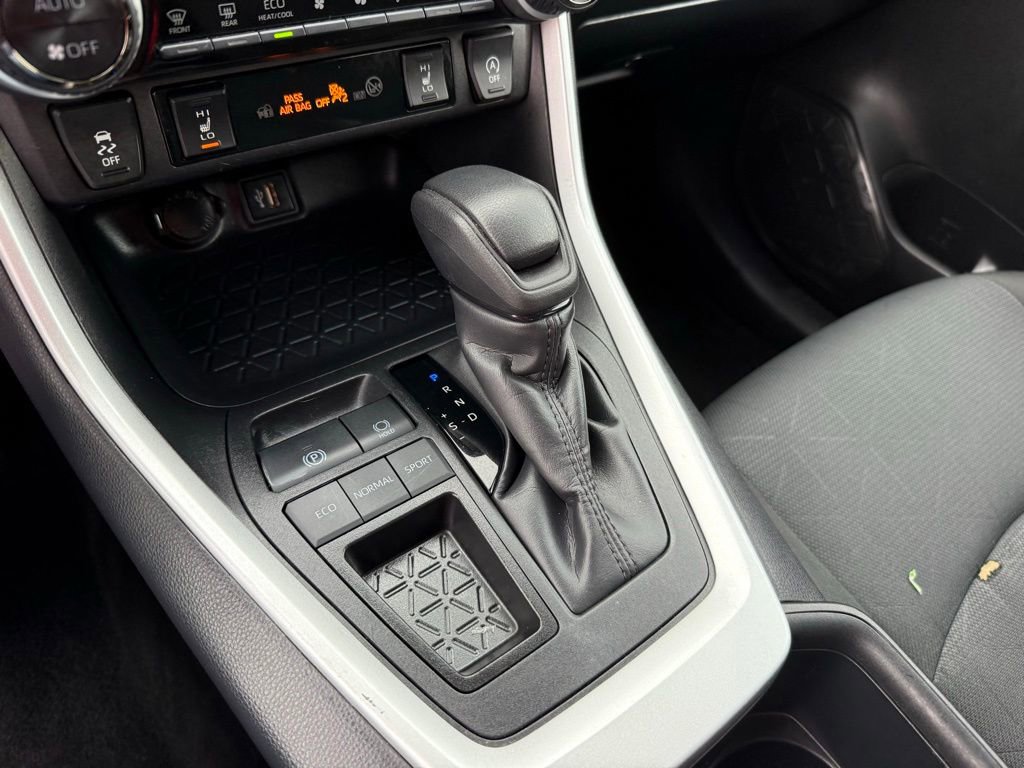 Used 2025 Toyota RAV4 XLE w/ Weather Package image 28