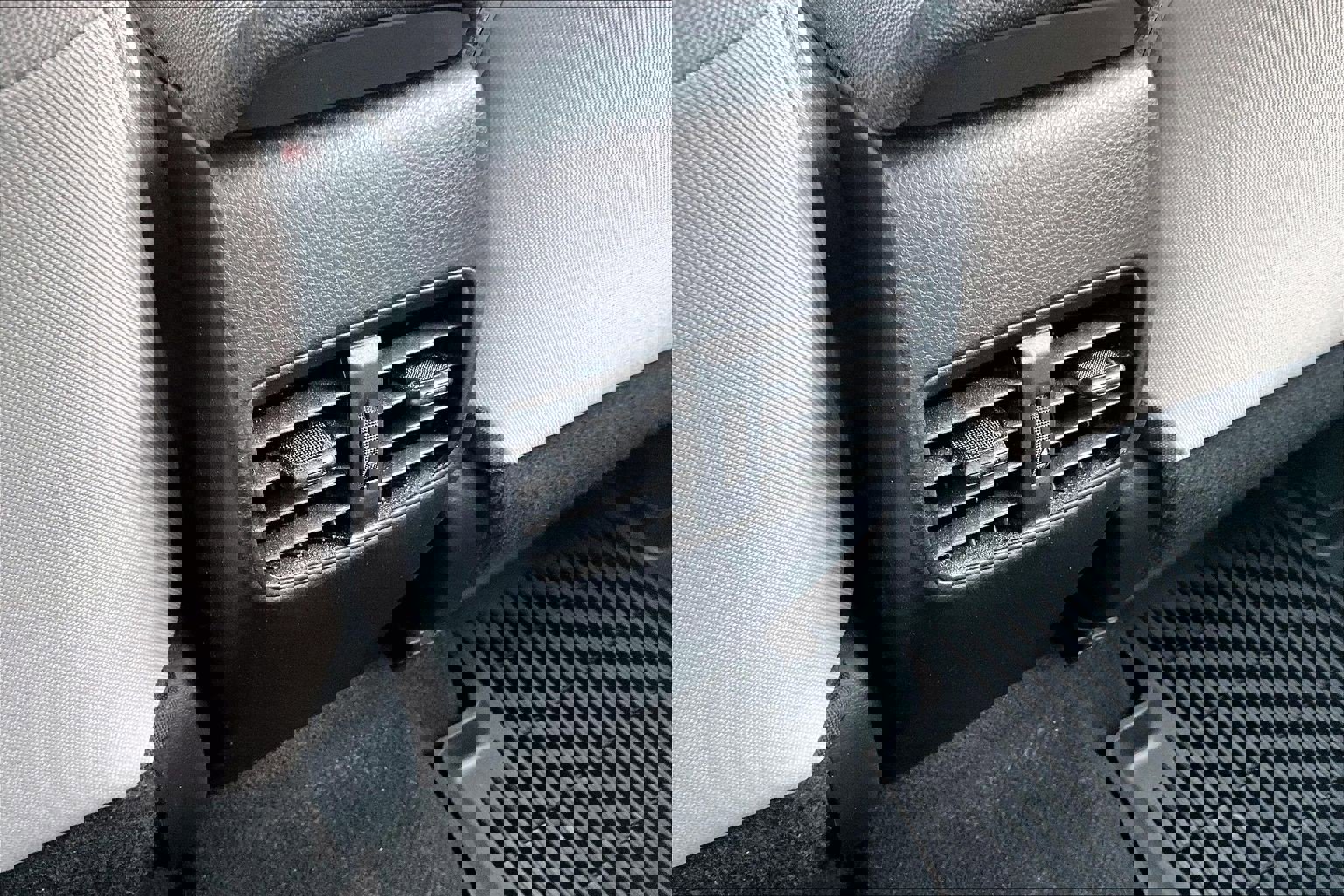 Used 2024 Toyota Corolla Cross L image 31