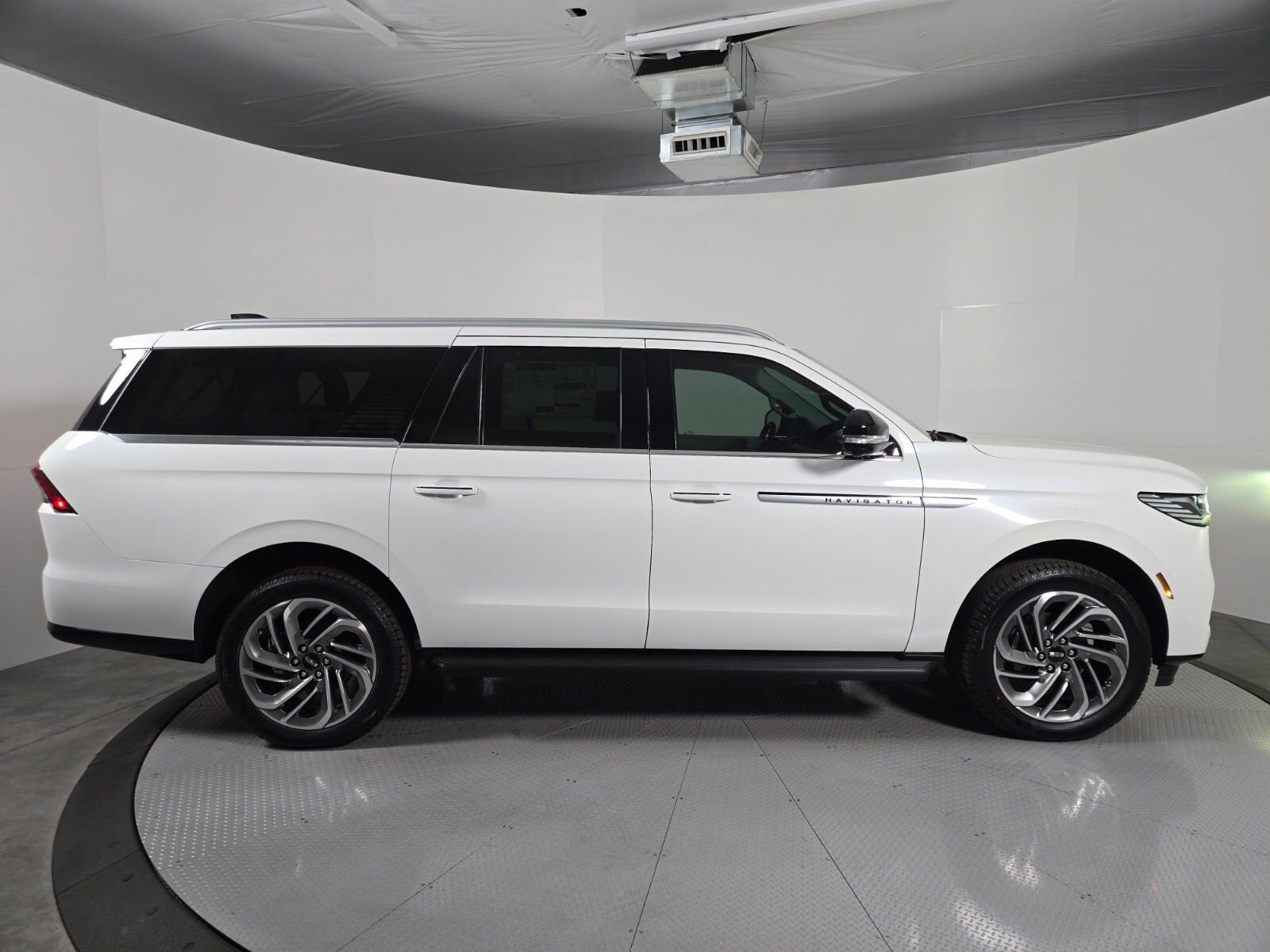 New 2026 Lincoln Navigator L Premier image 3